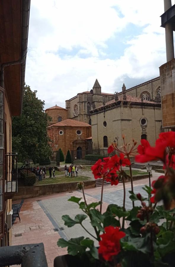 Alojamiento Oviedo 1 Buitenkant foto