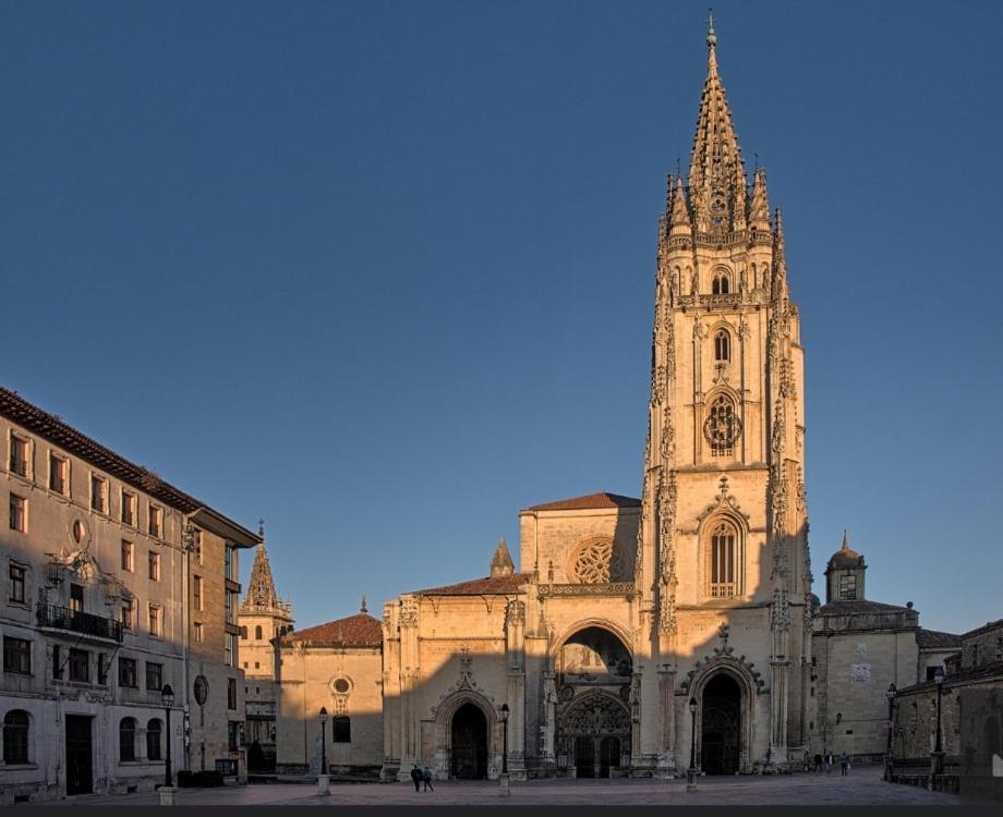 Alojamiento Oviedo 1 Buitenkant foto