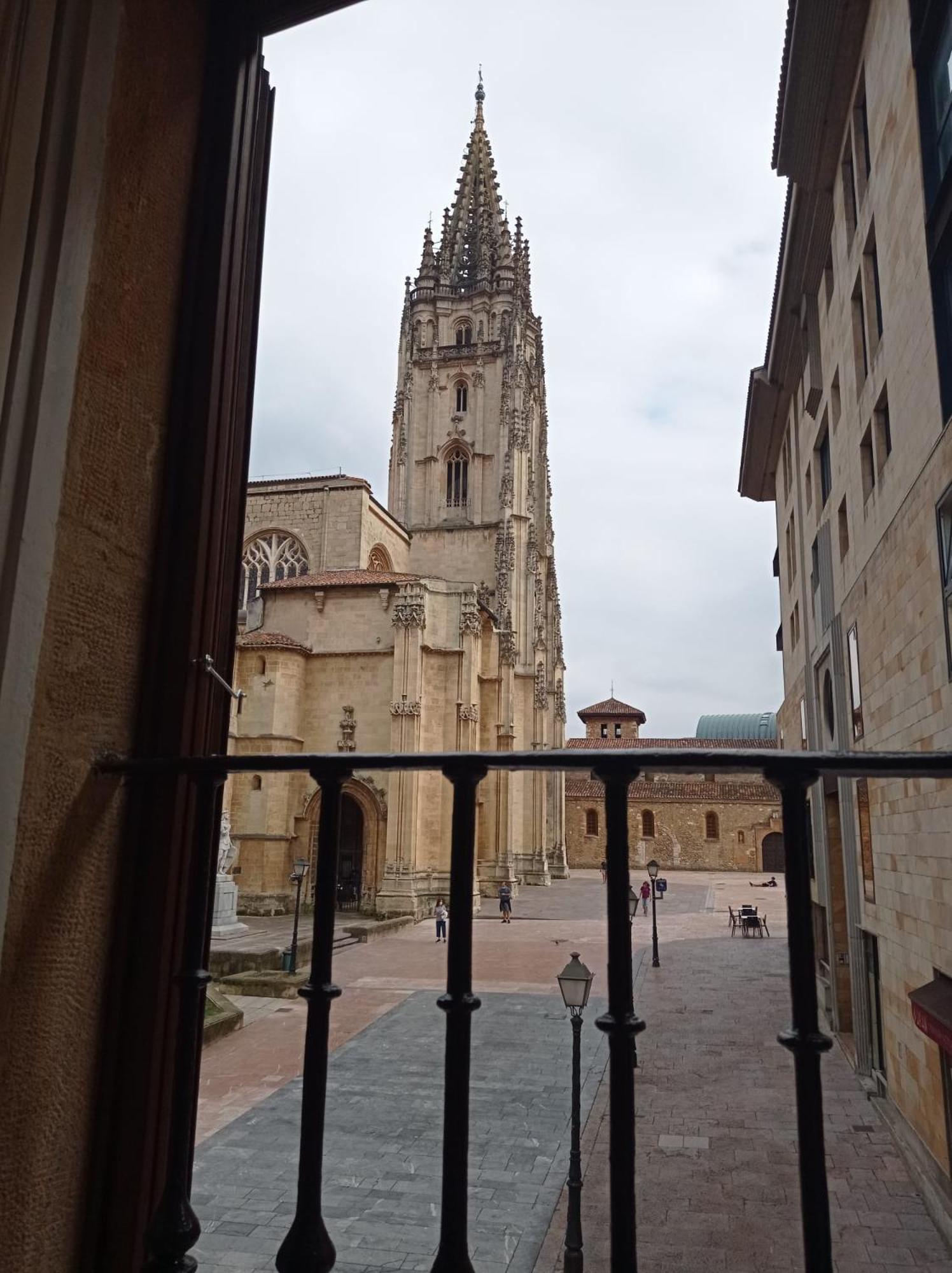 Alojamiento Oviedo 1 Buitenkant foto